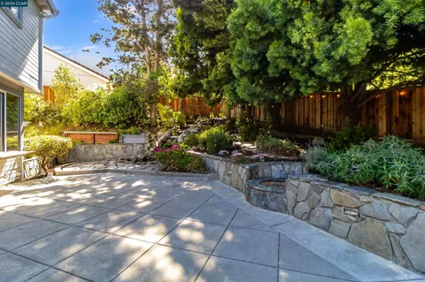 $1,325,000 | 220 Valley Glen Lane, Martinez, CA 94553