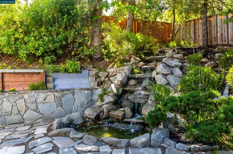 $1,325,000 | 220 Valley Glen Lane, Martinez, CA 94553