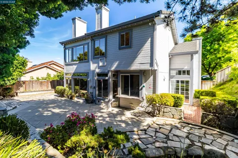 $1,325,000 | 220 Valley Glen Lane, Martinez, CA 94553