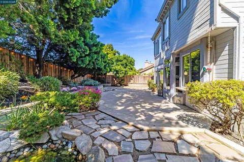 $1,325,000 | 220 Valley Glen Lane, Martinez, CA 94553
