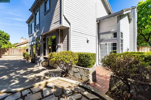$1,325,000 | 220 Valley Glen Lane, Martinez, CA 94553