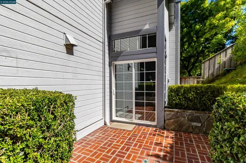$1,325,000 | 220 Valley Glen Lane, Martinez, CA 94553