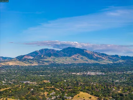 $1,325,000 | 220 Valley Glen Lane, Martinez, CA 94553