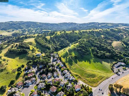 $1,325,000 | 220 Valley Glen Lane, Martinez, CA 94553