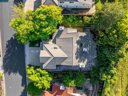 $1,325,000 | 220 Valley Glen Lane, Martinez, CA 94553