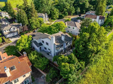 $1,325,000 | 220 Valley Glen Lane, Martinez, CA 94553