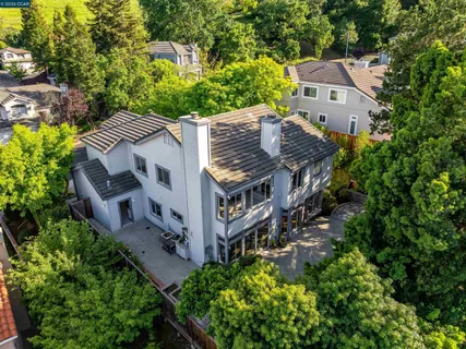 $1,325,000 | 220 Valley Glen Lane, Martinez, CA 94553