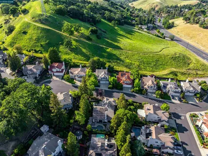 $1,325,000 | 220 Valley Glen Lane, Martinez, CA 94553