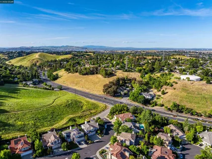 $1,325,000 | 220 Valley Glen Lane, Martinez, CA 94553