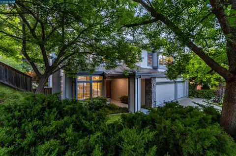 $1,325,000 | 220 Valley Glen Lane, Martinez, CA 94553