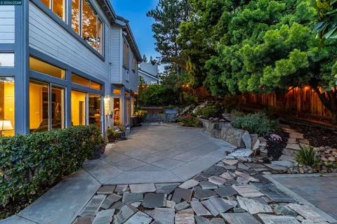 $1,325,000 | 220 Valley Glen Lane, Martinez, CA 94553