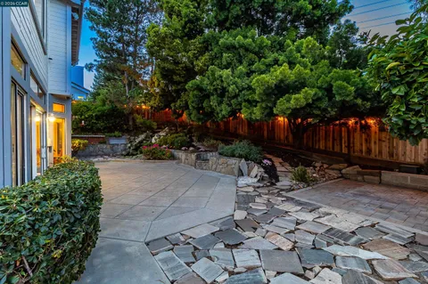 $1,325,000 | 220 Valley Glen Lane, Martinez, CA 94553