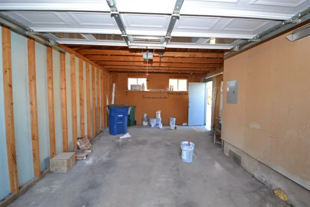 a view of yard with tree