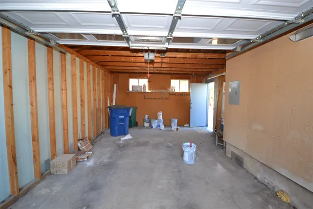 a view of yard with tree