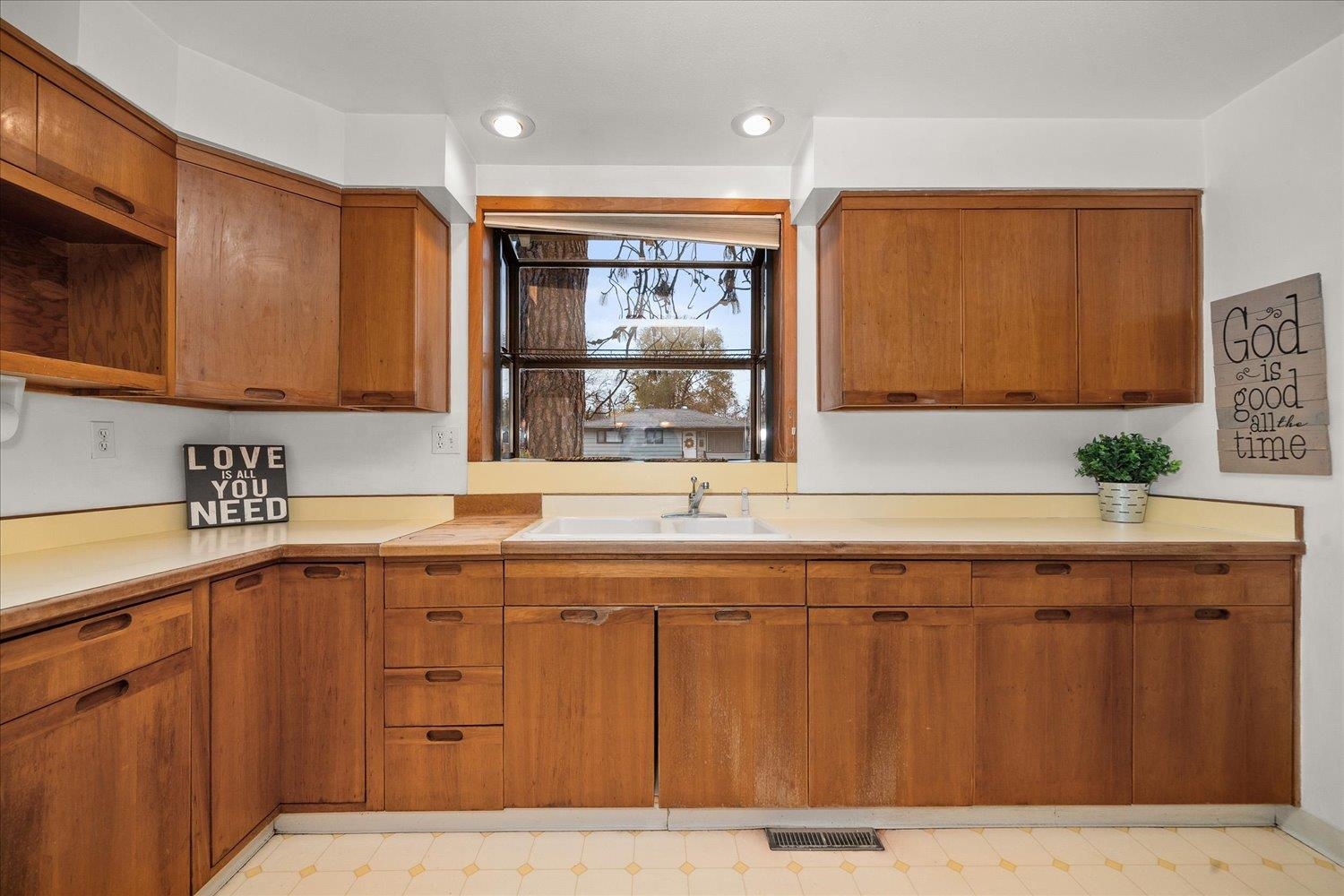 5403 North Walnut Street Spokane, WA 99205 - Photo 6 of 24