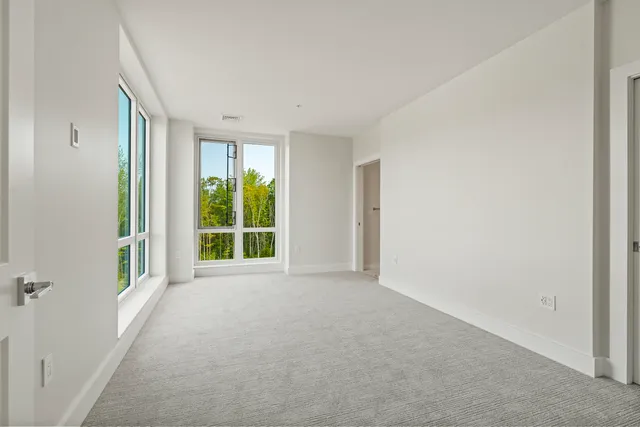 $950,000 | 267 Highway 1, Unit 306, Falmouth, ME 04105