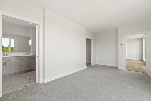 $950,000 | 267 Highway 1, Unit 306, Falmouth, ME 04105