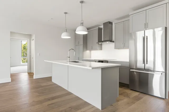 $950,000 | 267 Highway 1, Unit 306, Falmouth, ME 04105