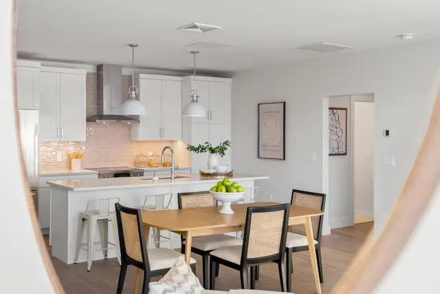 $950,000 | 267 Highway 1, Unit 306, Falmouth, ME 04105