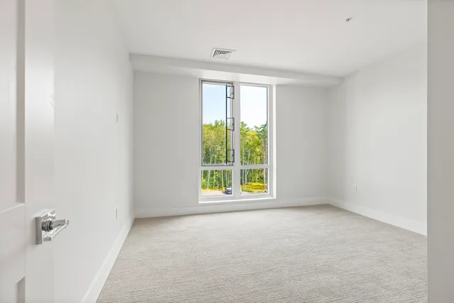 $950,000 | 267 Highway 1, Unit 306, Falmouth, ME 04105