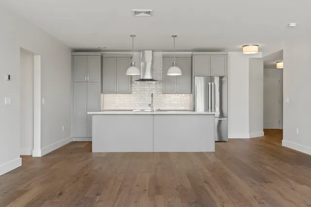 $950,000 | 267 Highway 1, Unit 306, Falmouth, ME 04105