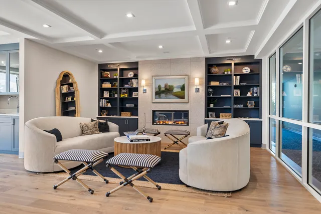 $950,000 | 267 Highway 1, Unit 306, Falmouth, ME 04105