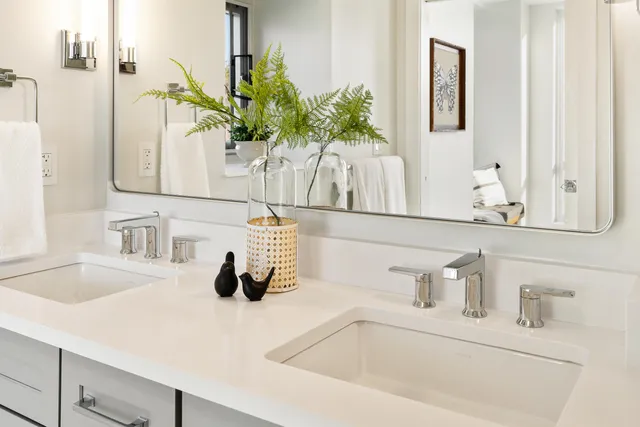 $950,000 | 267 Highway 1, Unit 306, Falmouth, ME 04105