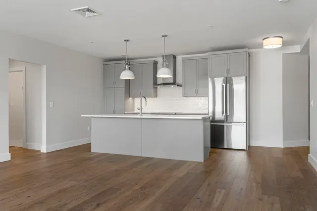 $950,000 | 267 Highway 1, Unit 306, Falmouth, ME 04105