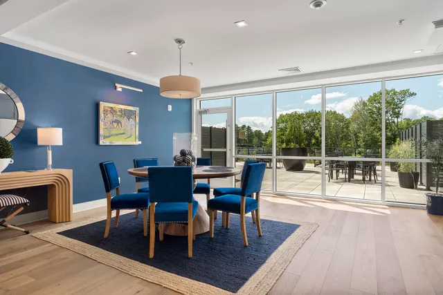 $950,000 | 267 Highway 1, Unit 306, Falmouth, ME 04105