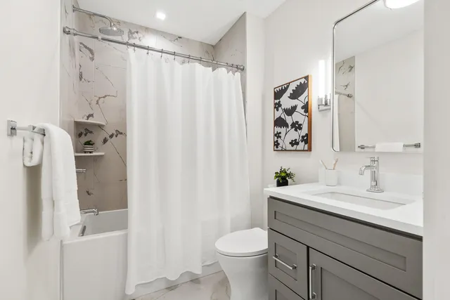 $950,000 | 267 Highway 1, Unit 306, Falmouth, ME 04105