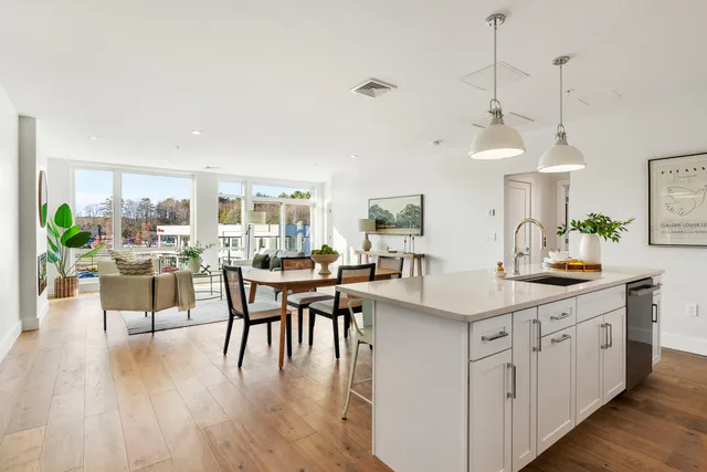 $950,000 | 267 Highway 1, Unit 306, Falmouth, ME 04105