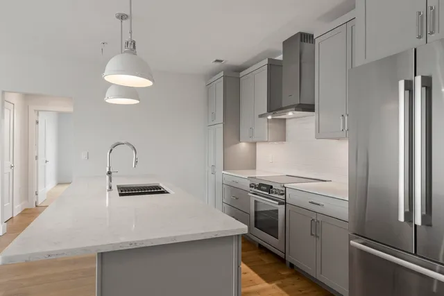 $950,000 | 267 Highway 1, Unit 306, Falmouth, ME 04105