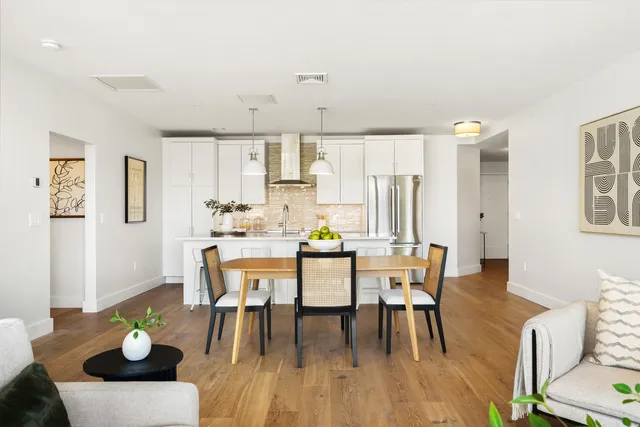 $950,000 | 267 Highway 1, Unit 306, Falmouth, ME 04105