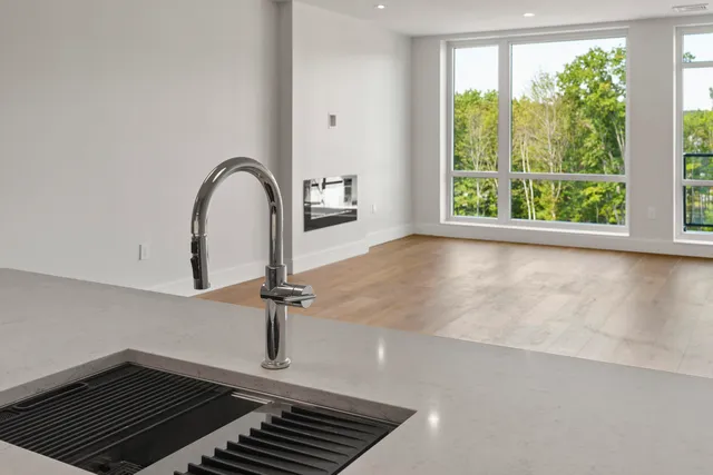 $950,000 | 267 Highway 1, Unit 306, Falmouth, ME 04105