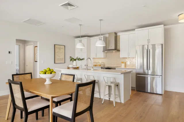 $950,000 | 267 Highway 1, Unit 306, Falmouth, ME 04105