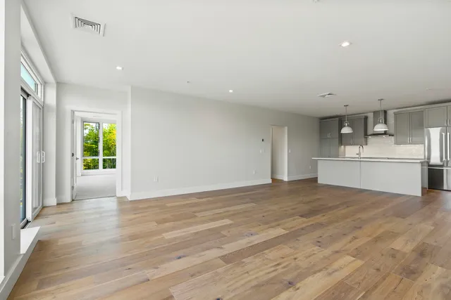 $950,000 | 267 Highway 1, Unit 306, Falmouth, ME 04105