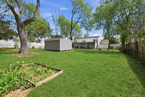 $699,000 | 23 Glenwood Lane, Huntington, NY 11743