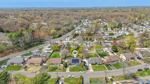 $699,000 | 23 Glenwood Lane, Huntington, NY 11743