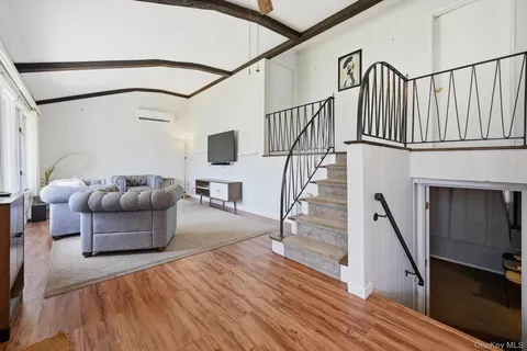 $699,000 | 23 Glenwood Lane, Huntington, NY 11743