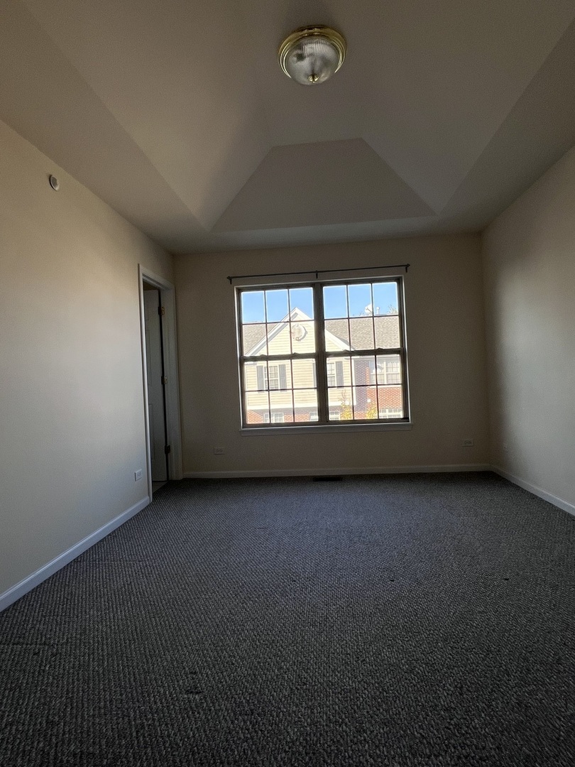 554 Prestwick Lane, Unit 554 Wheeling, IL 60090 - Photo 18 of 30 an empty room with windows