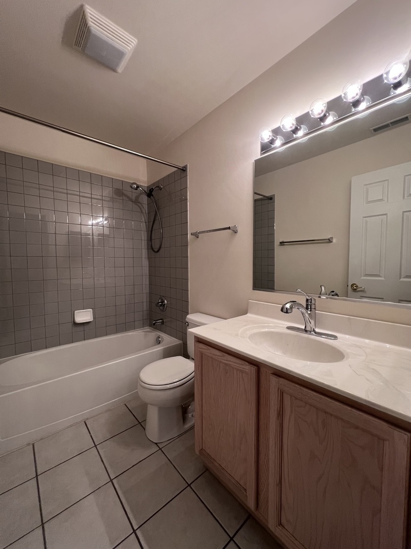 554 Prestwick Lane, Unit 554 Wheeling, IL 60090 - Photo 25 of 30 a bathroom with a sink a toilet and shower