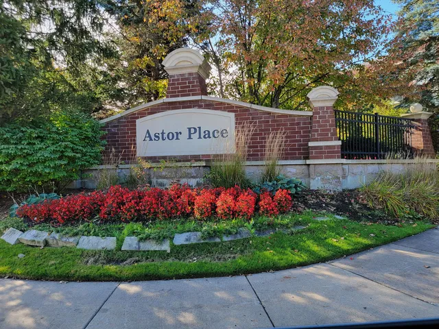 $2,800 | 554 Prestwick Lane, Unit 554, Wheeling, IL 60090