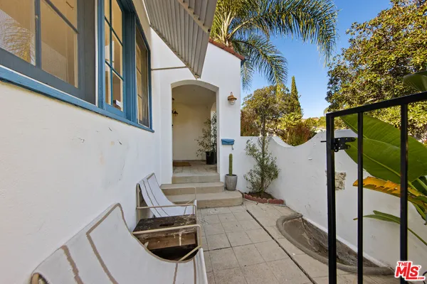 $6,250 | 2009 North New Hampshire Avenue, Los Angeles, CA 90027