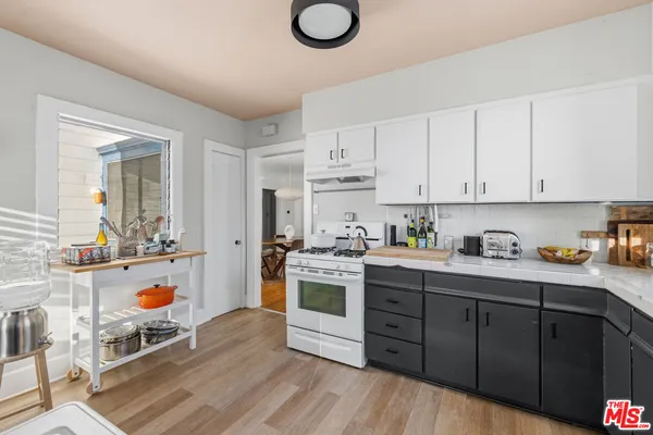 $6,250 | 2009 North New Hampshire Avenue, Los Angeles, CA 90027