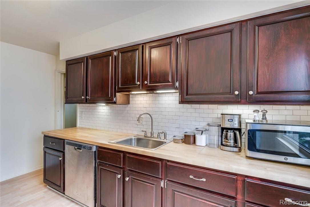 733 Harcourt Rd Grosse Pointe-large-022-23-733 Harcourt Road00010-1500x1000-72dpi.jpg