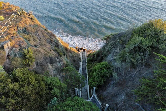 $2,499,000 | 2417 Calle Linares, Santa Barbara, CA 93109