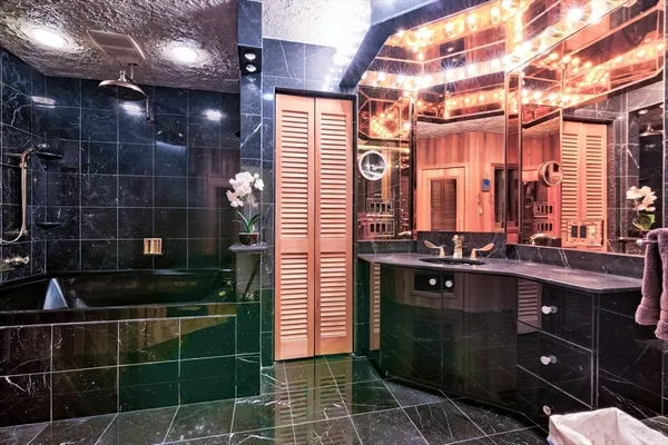 $1,949,900 | 1001 Marina Drive, Unit 708, Quincy, MA 02171