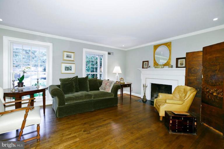 8010 Greentree Road Bethesda, MD 20817 - Photo 2 of 12 Living Room