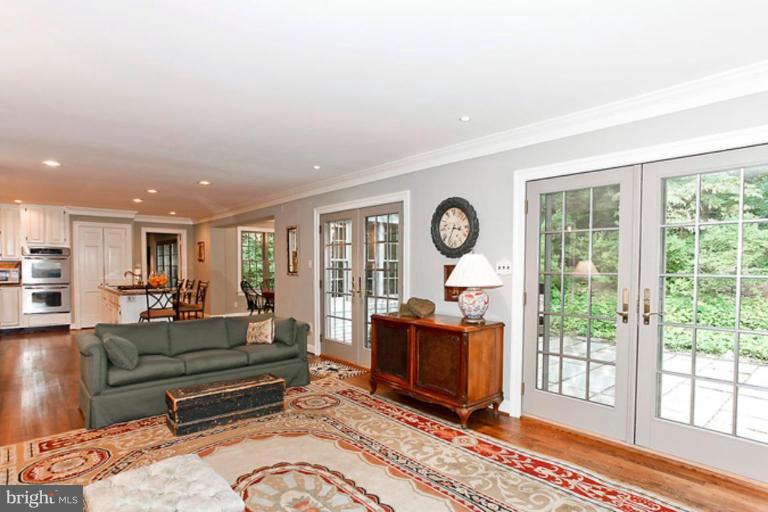 8010 Greentree Road Bethesda, MD 20817 - Photo 4 of 12 Family Room