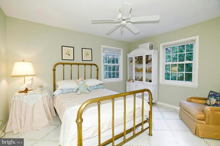 8010 Greentree Road Bethesda, MD 20817 - Photo 6 of 12 Bedroom #3